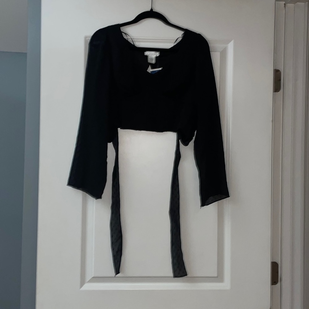 NEVER WORN! NWT!!! Size M black long sleeve going out top